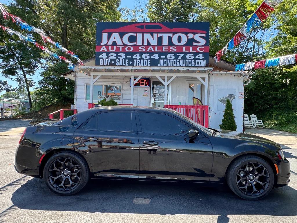 2019 Chrysler 300 Touring's photo
