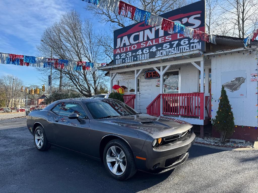 2015 Dodge Challenger SXT's photo