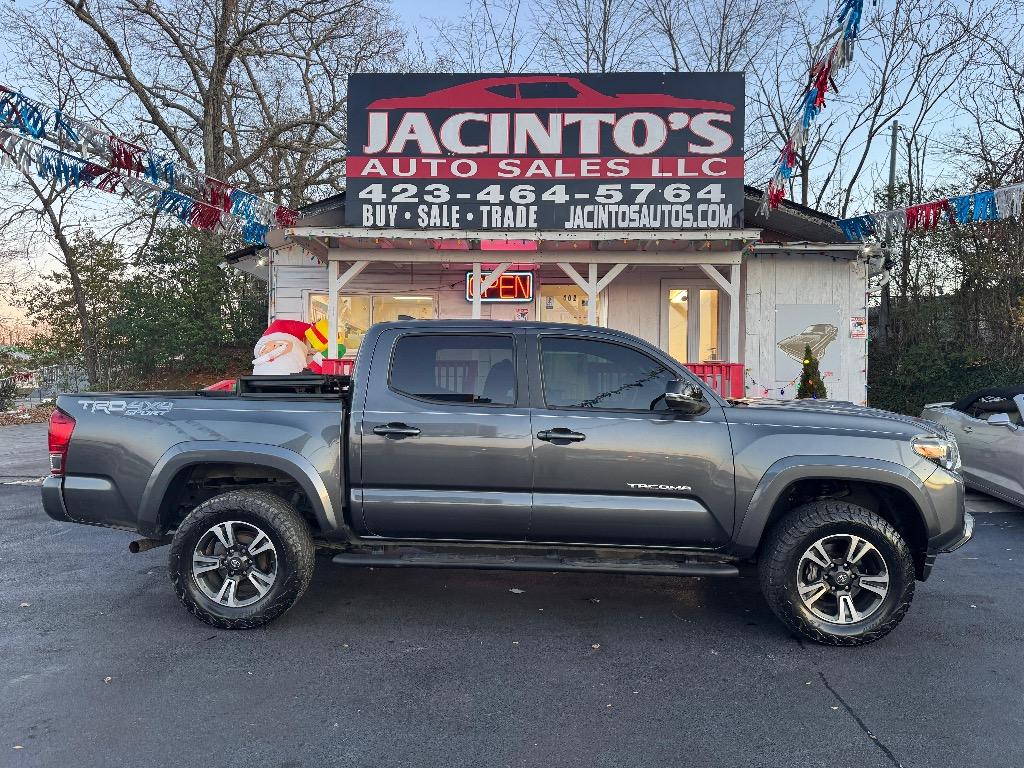 2017 Toyota Tacoma TRD Sport's photo