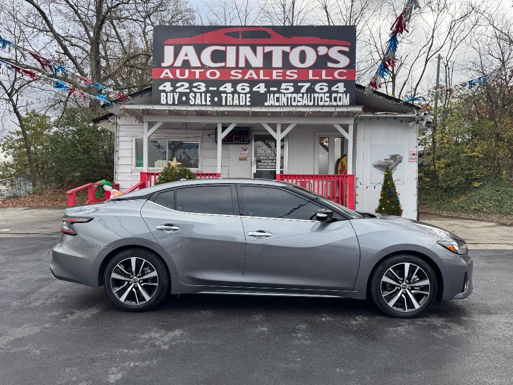 2023 Nissan Maxima SV's photo