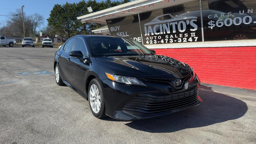 2020 Toyota Camry LE's photo