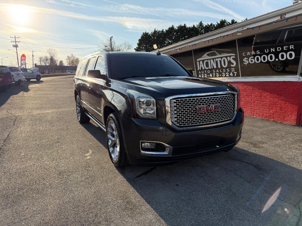 2016 GMC Yukon XL Denali's photo