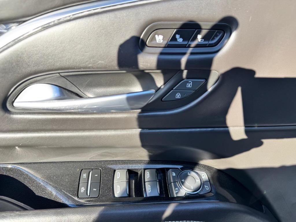 2023 Cadillac Escalade ESV V-Series - Photo 11