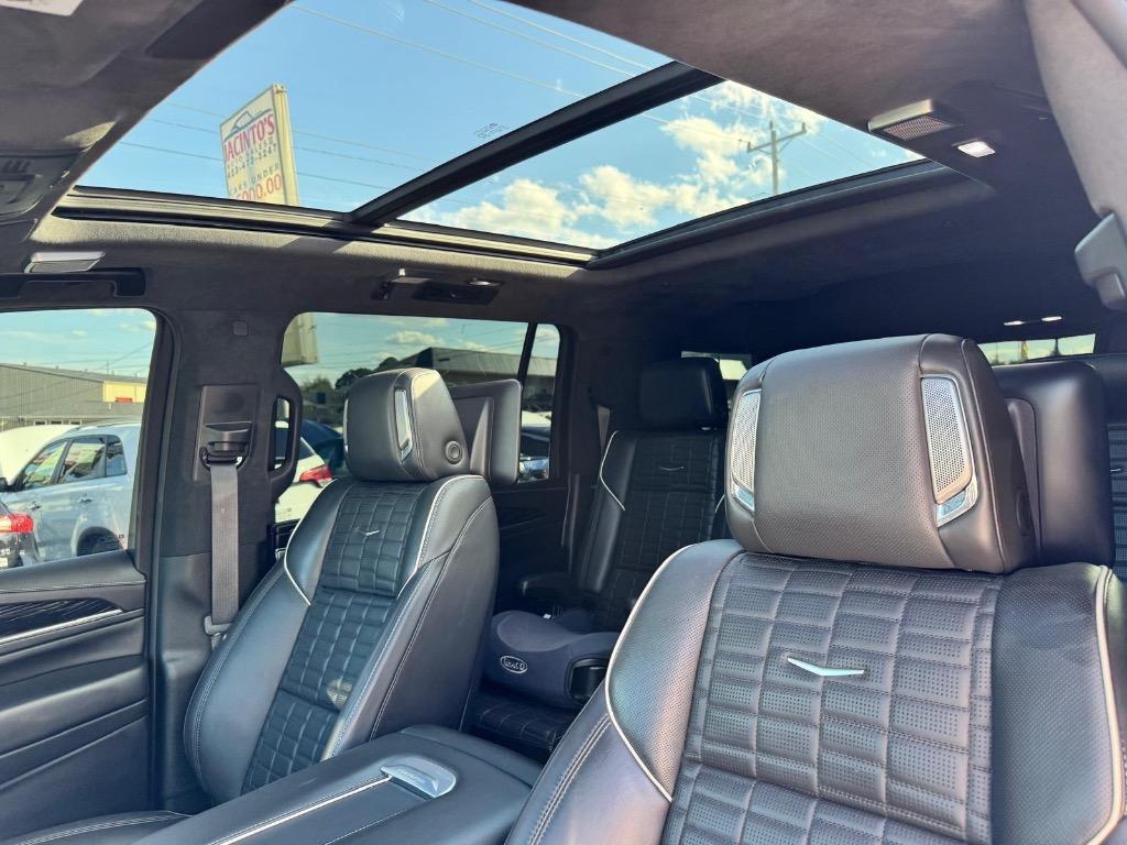 2023 Cadillac Escalade ESV V-Series - Photo 23