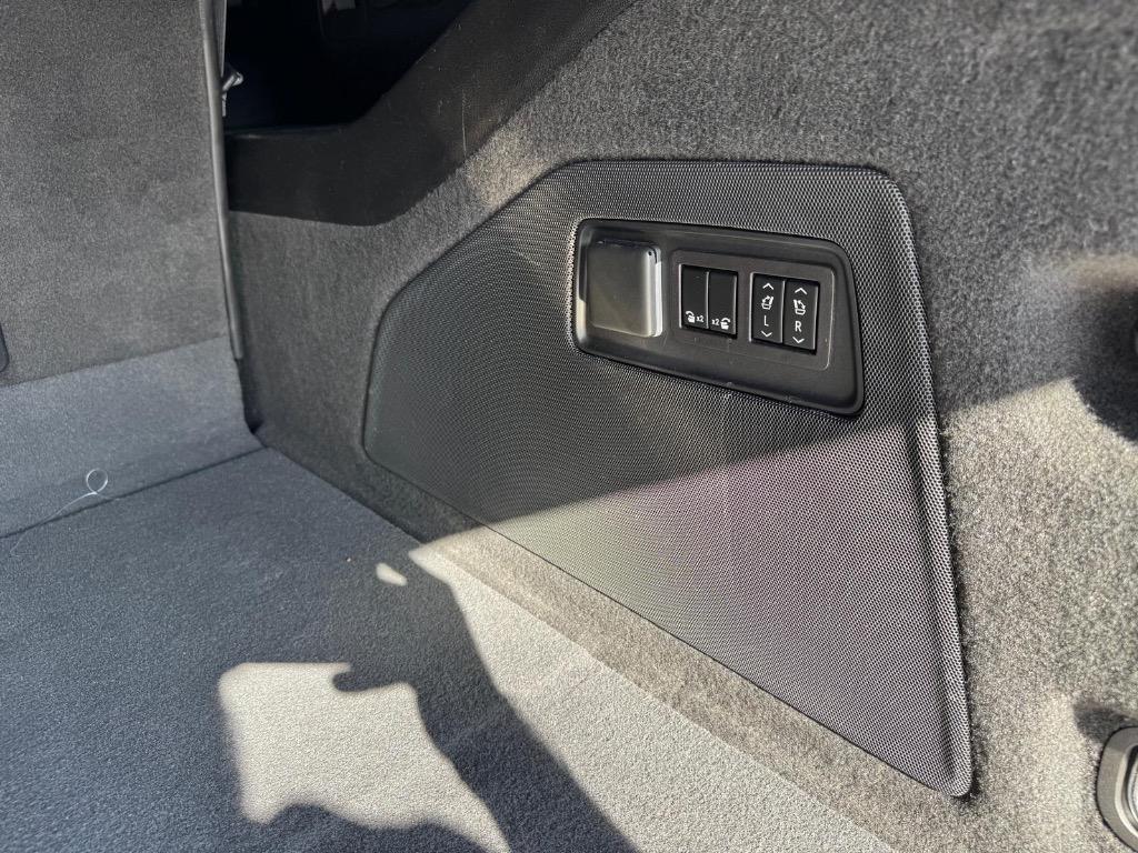 2023 Cadillac Escalade ESV V-Series - Photo 35