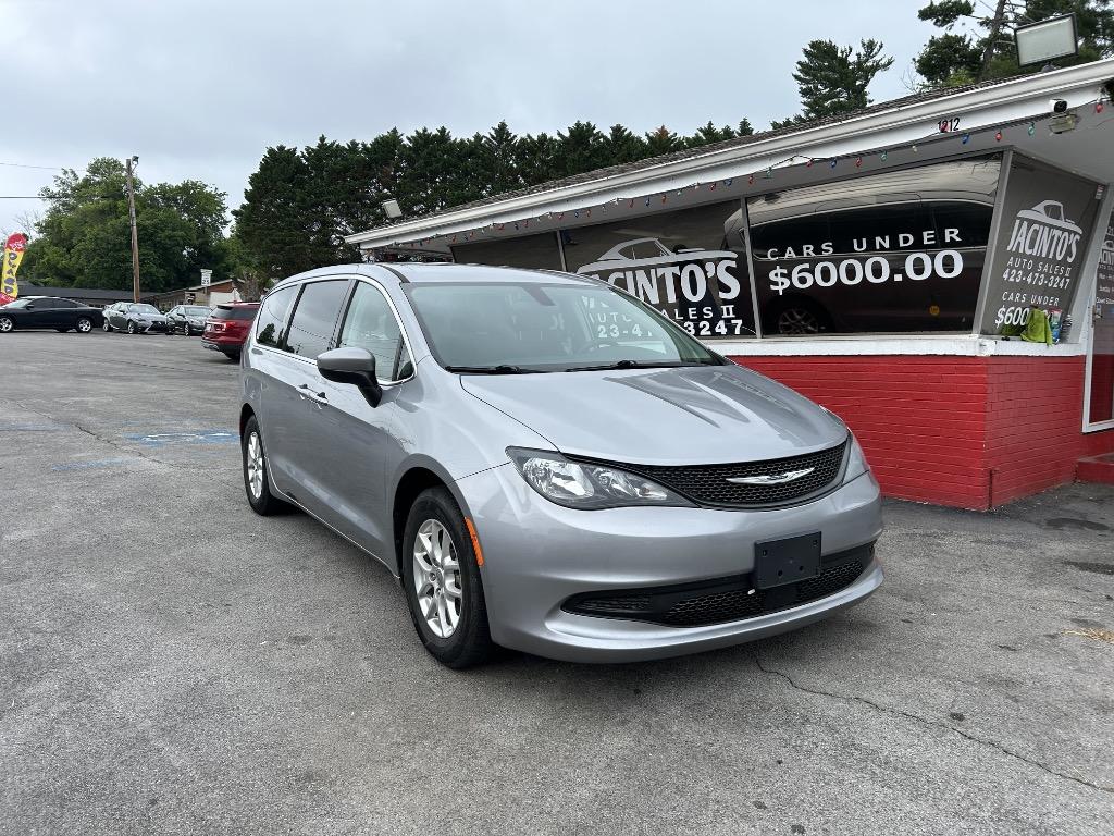 2021 Chrysler Voyager LX's photo